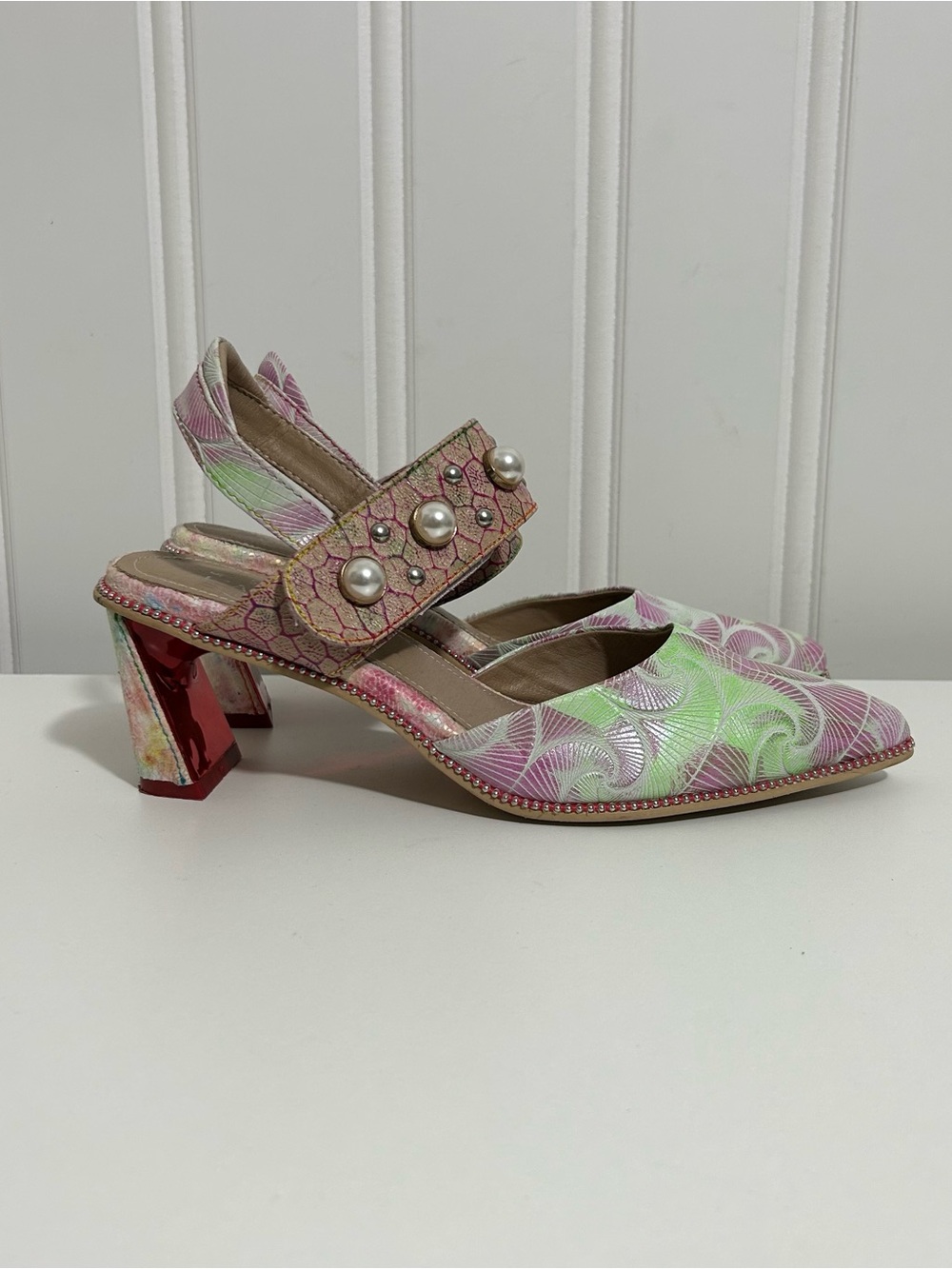 L’artiste Spring step what a sight pink green sling back heels